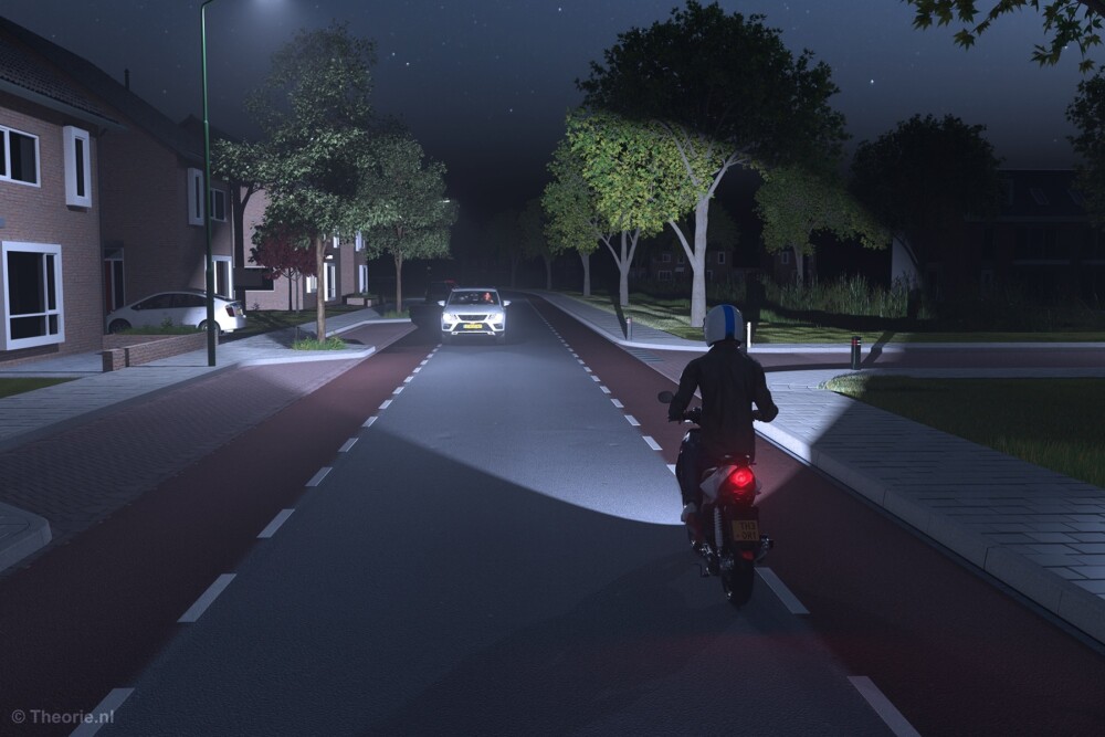 mag je op scooter groot licht aan bij tegenligger cbr theorie examen